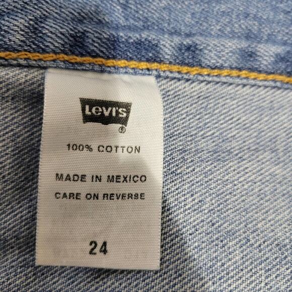 Women's Levi's denim shorts Size 24 - Picture 4 of 5